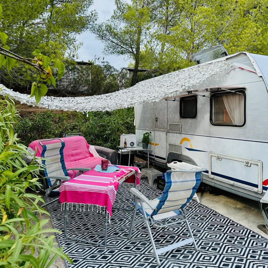 caravane, emplacement de camping